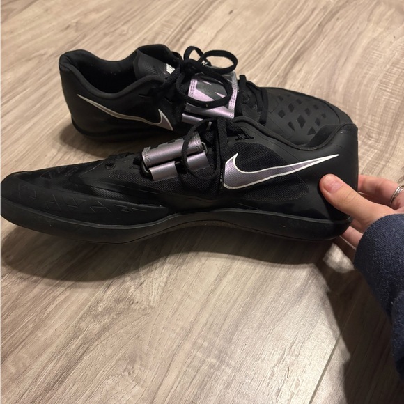 Nike Black and White Field Throws Shoes - Picture 2 of 5